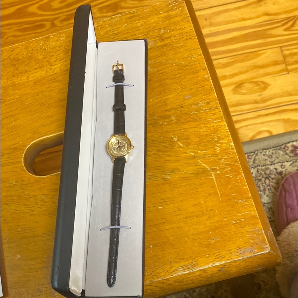 American time Elegant Gold and Black Women's Watch